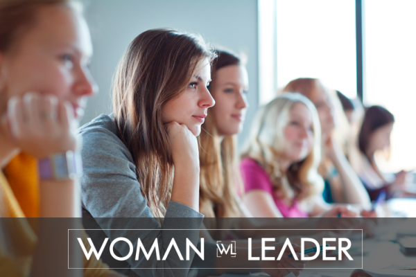NETWORKING WOMAN LEADER