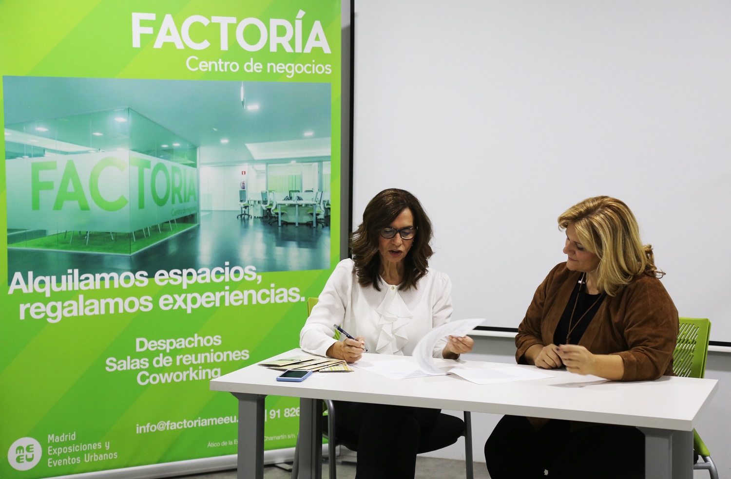 WOMAN LEADER y FACTORÍA MEEU firman un acuerdo de colaboración